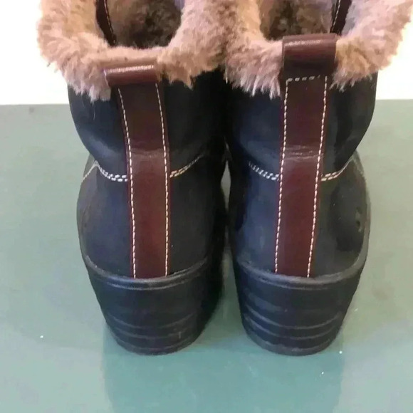 Bionica leather & faux fur lace up boots. Size 6M. - Picture 4 of 10